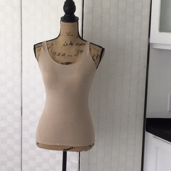 Ellen Tracy Tops - Woman’s Top by Ellen Tracy size XL color cream 85% Nylon 15% Spandex. #445